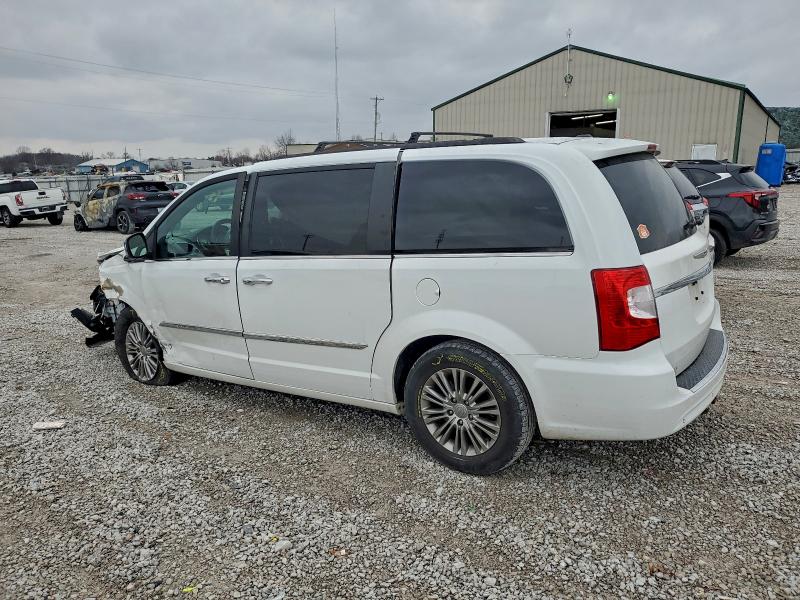 Photo 2 from auction – 2015 CHRYSLER TOWN & COU with VIN 2C4RC1CG9FR525974