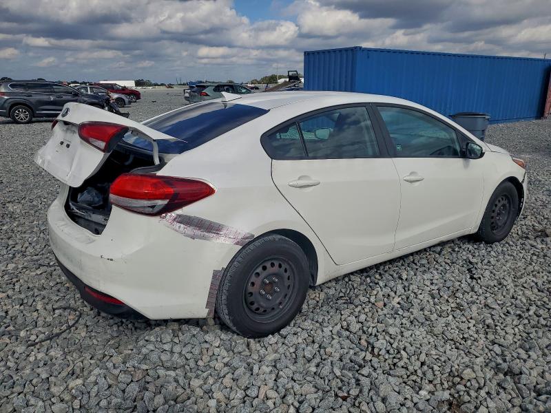 Photo 3 from auction – 2018 KIA FORTE LX with VIN 3KPFL4A70JE262243