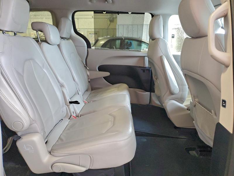 Photo 11 from auction – 2017 CHRYSLER PACIFICA T with VIN 2C4RC1BGXHR503535