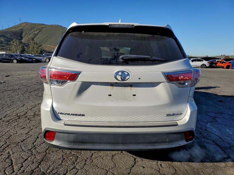 Photo 6 from auction – 2016 TOYOTA HIGHLANDER with VIN 5TDJKRFH6GS347727