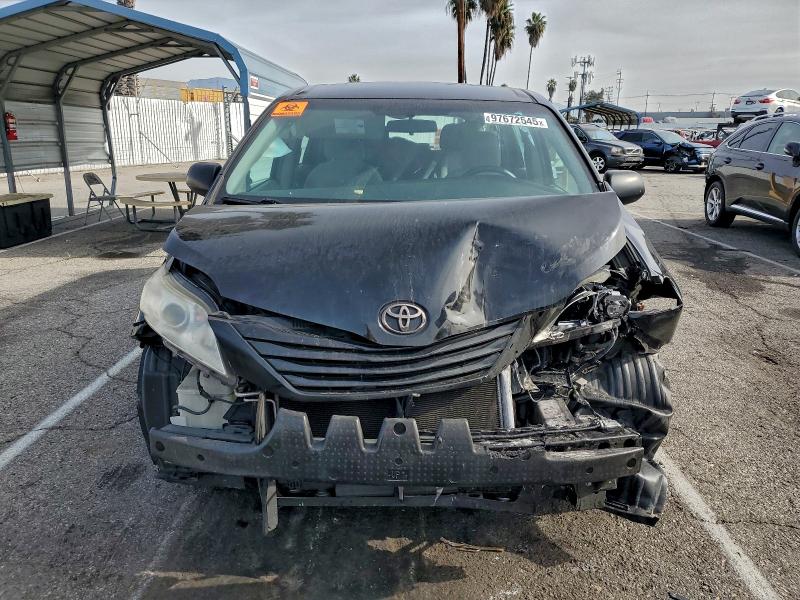 Photo 5 from auction – 2017 TOYOTA SIENNA with VIN 5TDZZ3DC9HS850401