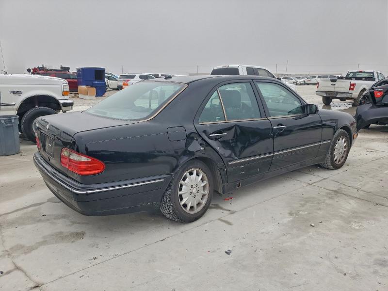 Photo 3 from auction – 2000 MERCEDES-BENZ E 320 with VIN WDBJF65J6YB142049