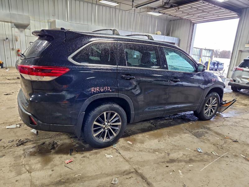 Photo 3 from auction – 2018 TOYOTA HIGHLANDER with VIN 5TDJZRFH4JS529865