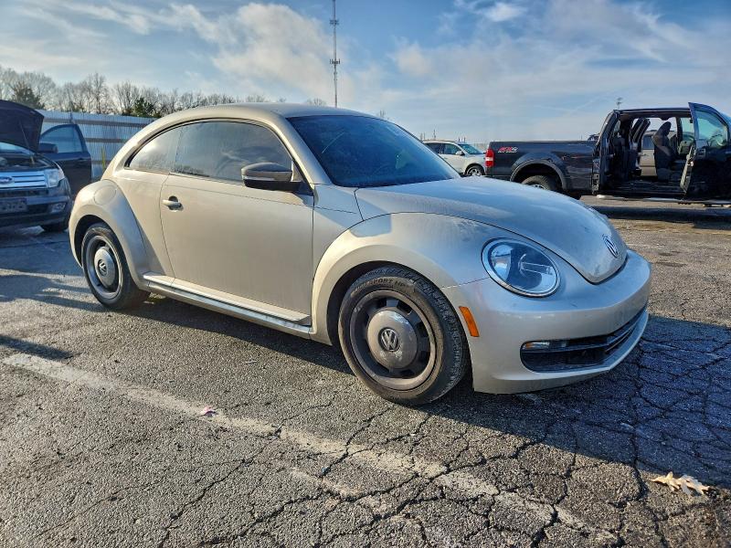 Photo 4 from auction – 2012 VOLKSWAGEN BEETLE with VIN 3VWJX7AT5CM661054