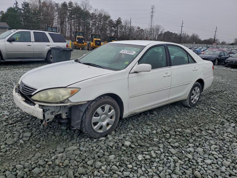 TOYOTA CAMRY LE 2005 with VIN 4T1BE30K15U539770 - Photo from auction