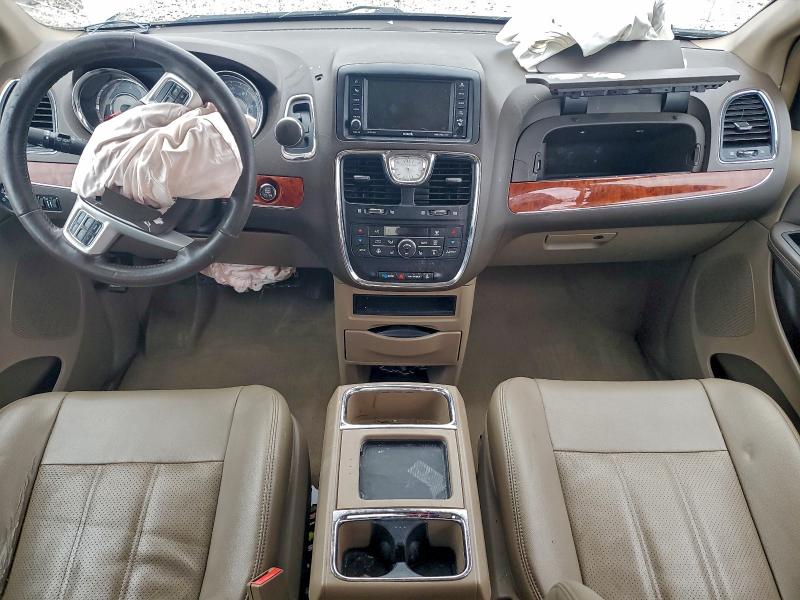Photo 8 from auction – 2015 CHRYSLER TOWN & COU with VIN 2C4RC1CG9FR525974