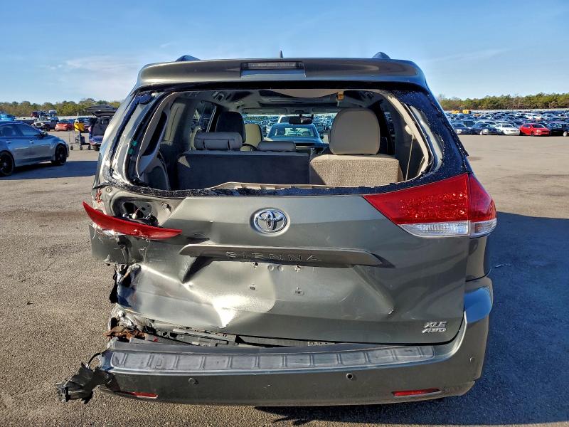 Photo 6 from auction – 2012 TOYOTA SIENNA with VIN 5TDDK3DC8CS043200