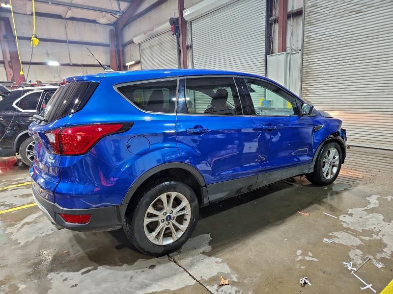 Photo 3 from auction – 2019 FORD ESCAPE SE with VIN 1FMCU9GD1KUB82233