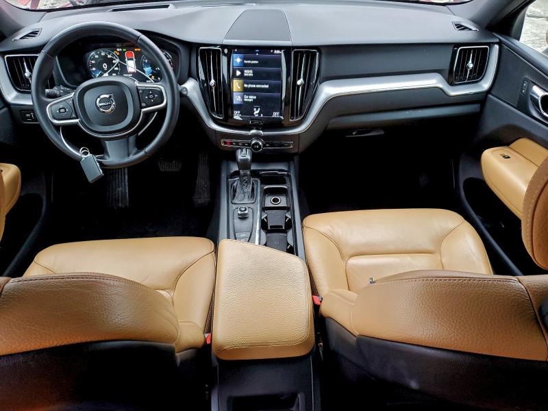 Photo 8 from auction – 2018 VOLVO XC60 T5 with VIN LYV102RK6JB113525