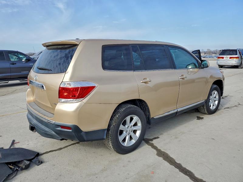 Photo 3 from auction – 2012 TOYOTA HIGHLANDER with VIN 5TDBK3EH4CS124986