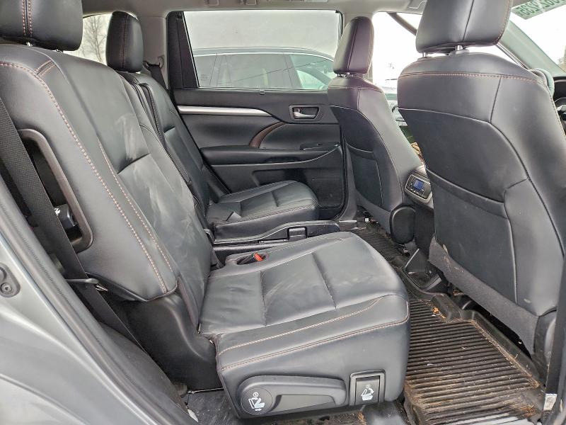 Photo 10 from auction – 2019 TOYOTA HIGHLANDER with VIN 5TDJZRFH6KS581077