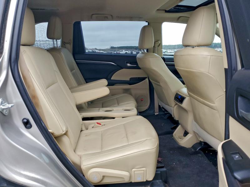Photo 11 from auction – 2015 TOYOTA HIGHLANDER with VIN 5TDYKRFH3FS101795