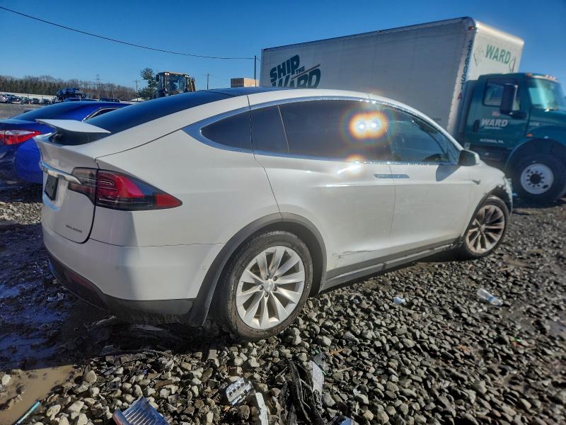 Photo 3 from auction – 2020 TESLA MODEL X with VIN 5YJXCDE20LF235155