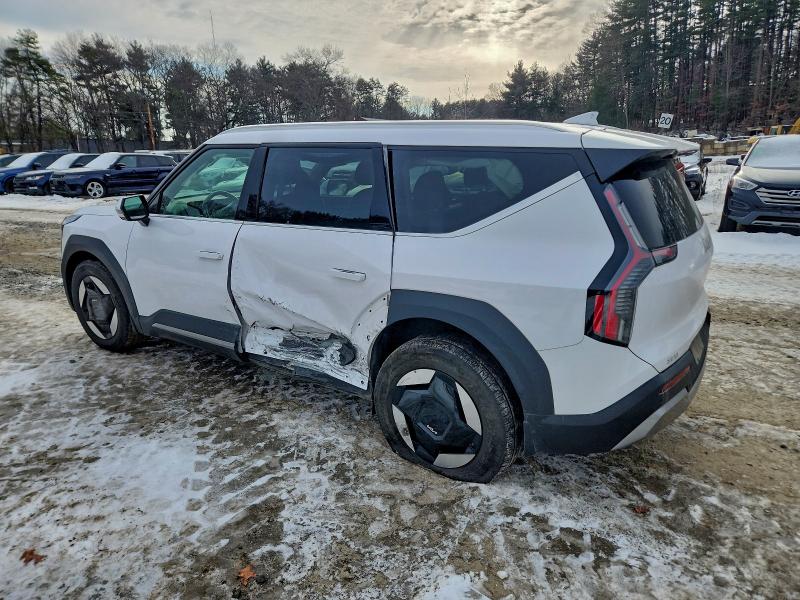 Photo 2 from auction – 2025 KIA EV9 WIND with VIN 5XYAFFS50SG001323