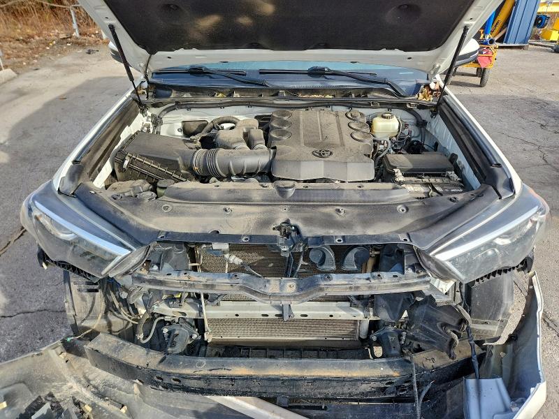 Zdjęcie 12 z aukcji – 2018 TOYOTA 4RUNNER SR z VIN JTEBU5JR2J5516335