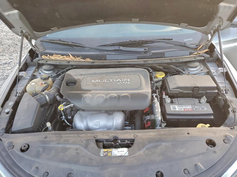 Photo 11 from auction – 2015 CHRYSLER 200 LIMITE with VIN 1C3CCCAB3FN677355
