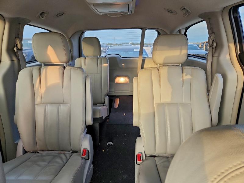 Photo 10 from auction – 2015 CHRYSLER TOWN & COU with VIN 2C4RC1BG7FR695316