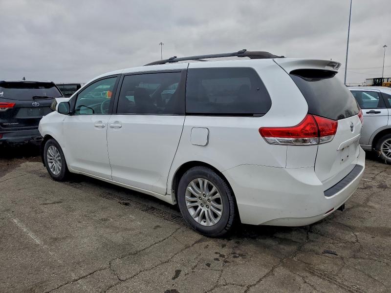 Zdjęcie 2 z aukcji – 2013 TOYOTA SIENNA XLE z VIN 5TDYK3DC8DS401852