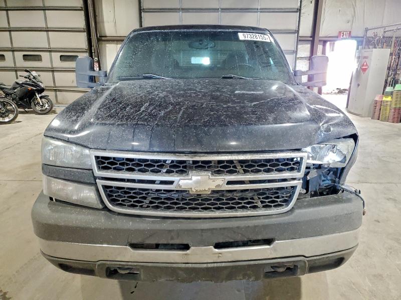 Photo 5 from auction – 2006 CHEVROLET SILVERADO with VIN 1GCHK29U06E255970