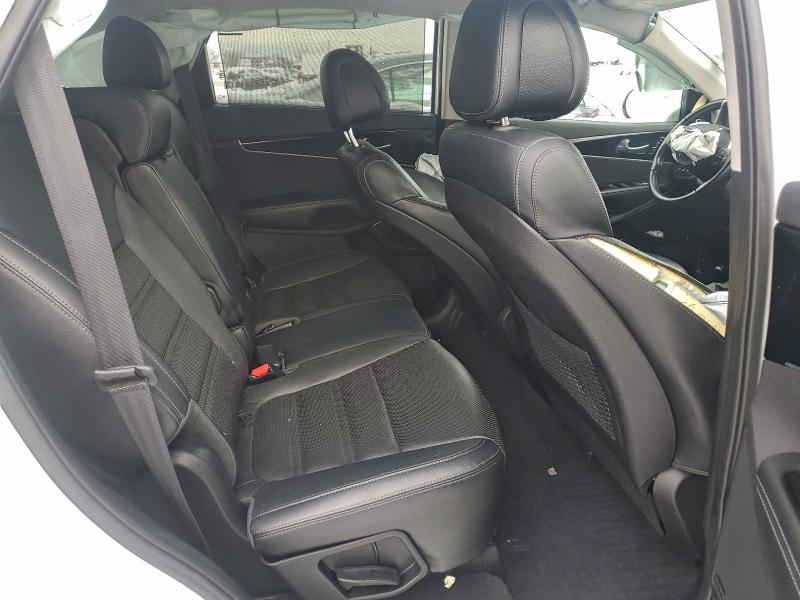 Photo 11 from auction – 2016 KIA SORENTO SX with VIN 5XYPKDA50GG015449