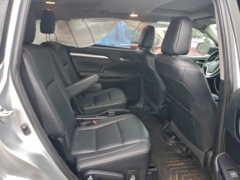 Photo 11 from auction – 2019 TOYOTA HIGHLANDER with VIN 5TDKZRFH4KS552259