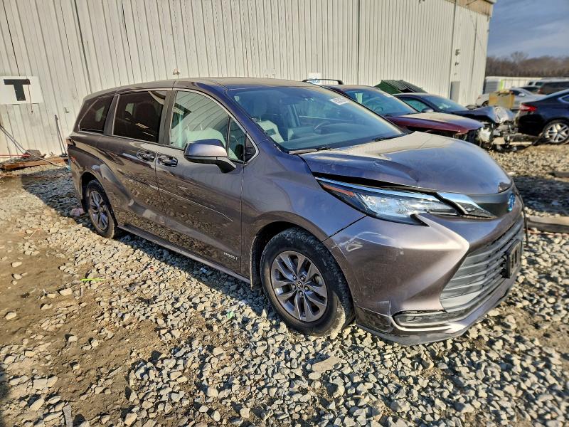 Photo 4 from auction – 2021 TOYOTA SIENNA LE with VIN 5TDKRKEC8MS037510