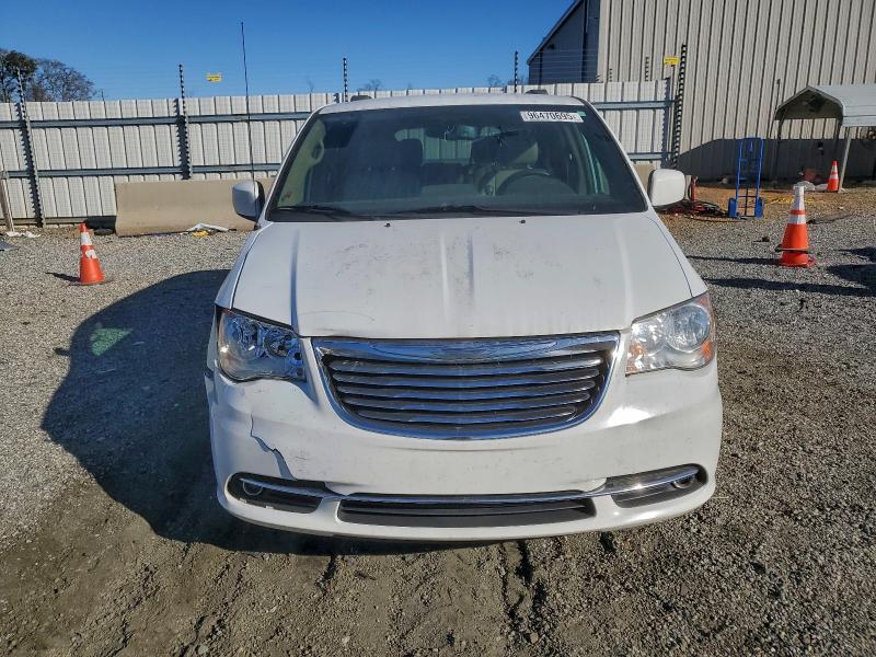 Photo 5 from auction – 2015 CHRYSLER TOWN & COU with VIN 2C4RC1BG5FR645241