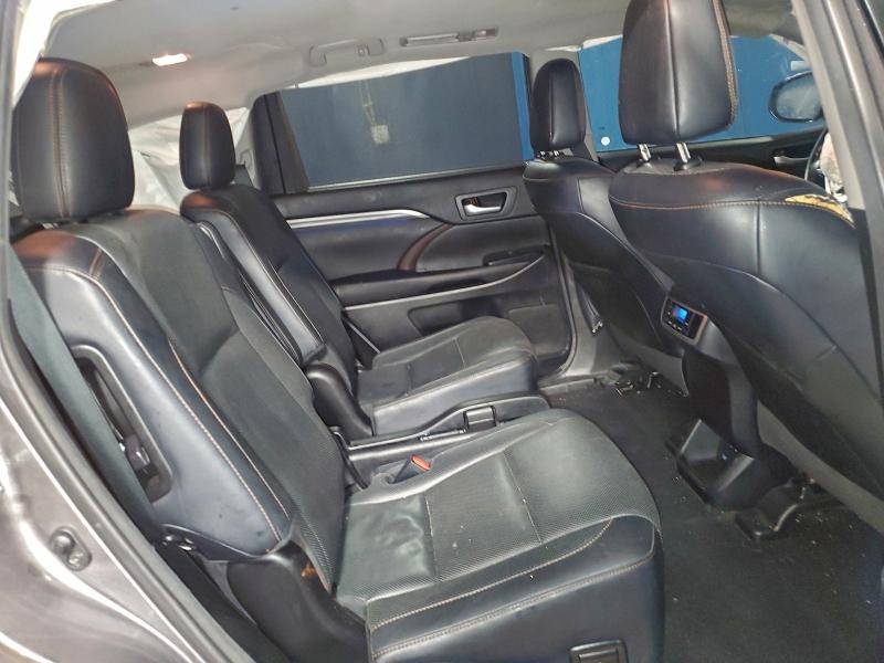 Photo 11 from auction – 2017 TOYOTA HIGHLANDER with VIN 5TDYZRFH6HS229897
