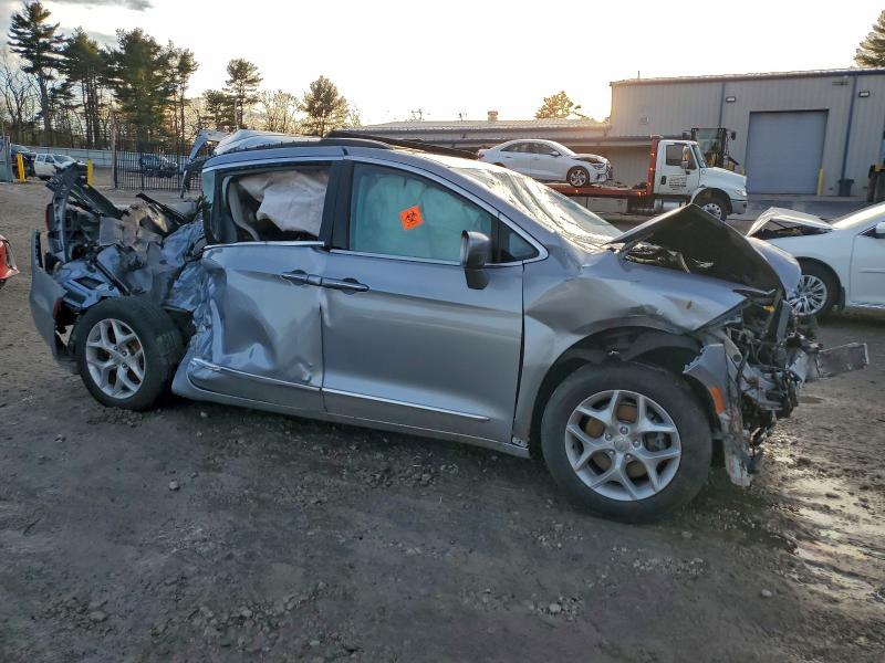 Photo 4 from auction – 2017 CHRYSLER PACIFICA T with VIN 2C4RC1BG5HR588011