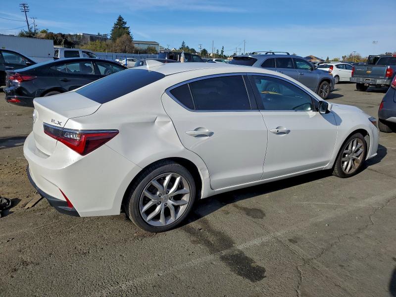 Photo 3 from auction – 2019 ACURA ILX with VIN 19UDE2F39KA008676