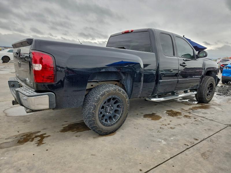 Фото 3 с аукциона – 2007 CHEVROLET SILVERADO с VIN 2GCEC190371717318
