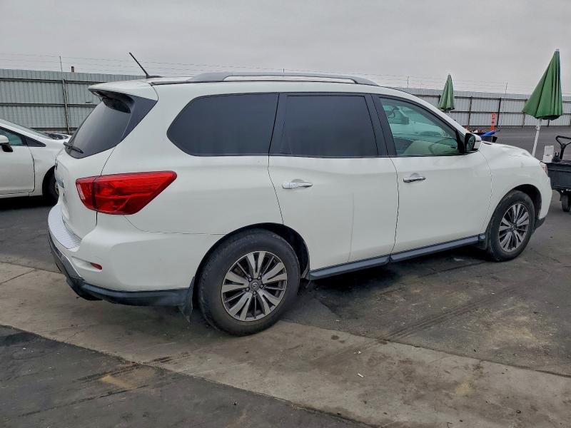Photo 3 from auction – 2017 NISSAN PATHFINDER with VIN 5N1DR2MN2HC610657