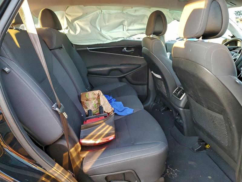 Photo 10 from auction – 2016 KIA SORENTO LX with VIN 5XYPG4A56GG153207