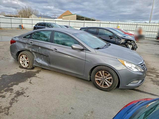 Photo 4 from auction – 2013 HYUNDAI SONATA GLS with VIN 5NPEB4AC9DH646081