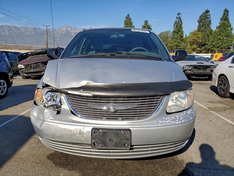 Photo 5 from auction – 2002 CHRYSLER TOWN & COU with VIN 2C8GP44362R675381