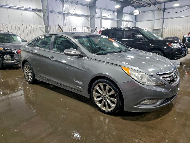 Photo 4 from auction – 2013 HYUNDAI SONATA SE with VIN 5NPEC4AB3DH555571