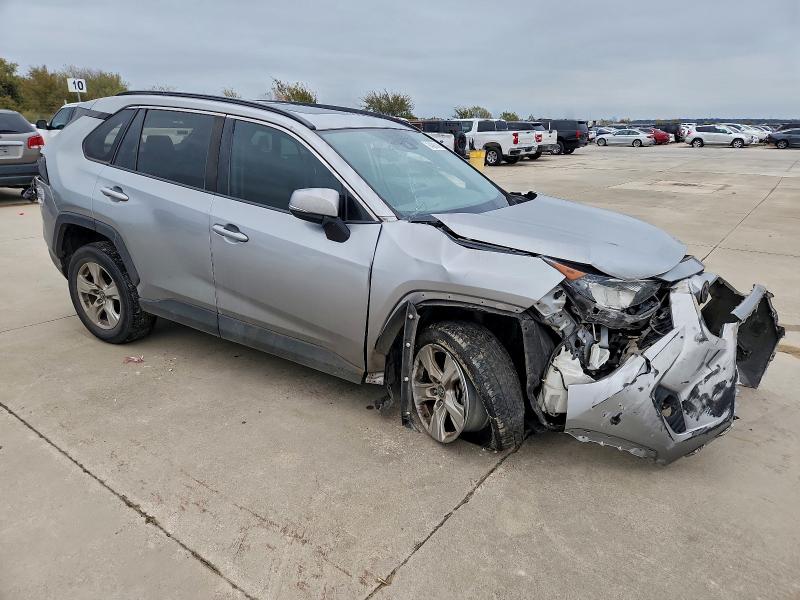 Photo 4 from auction – 2019 TOYOTA RAV4 XLE with VIN 2T3W1RFV2KC025139