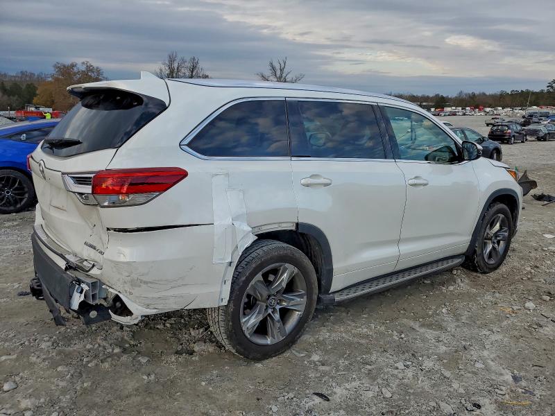 Photo 3 from auction – 2018 TOYOTA HIGHLANDER with VIN 5TDDZRFH0JS806752