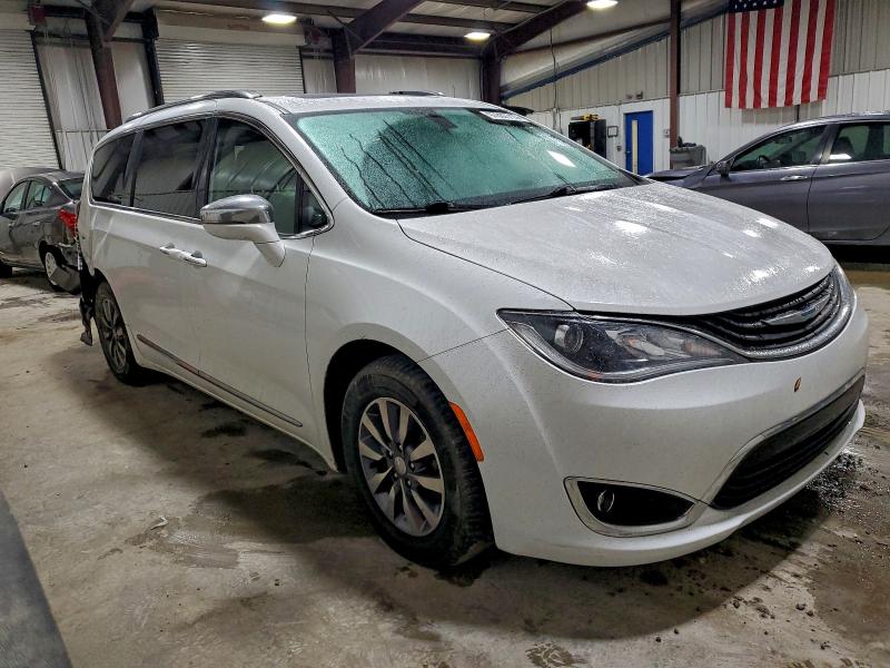 Photo 4 from auction – 2019 CHRYSLER PACIFICA H with VIN 2C4RC1N73KR605567