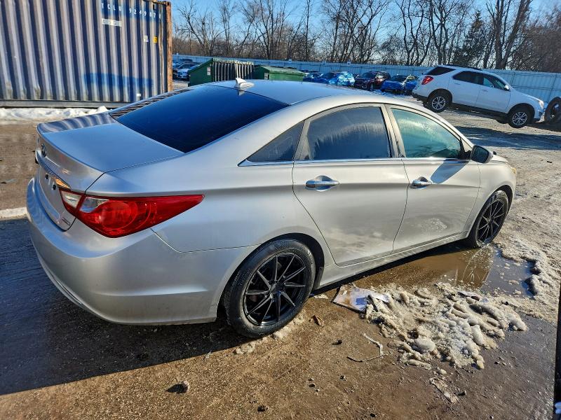 Photo 3 from auction – 2013 HYUNDAI SONATA SE with VIN 5NPEC4AC8DH558152