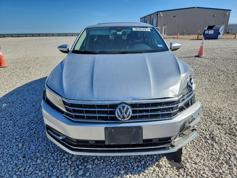 Photo 5 from auction – 2017 VOLKSWAGEN PASSAT SEL with VIN 1VWCT7A33HC025892