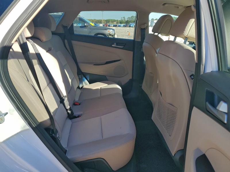 Photo 11 from auction – 2017 HYUNDAI TUCSON SE with VIN KM8J23A42HU291666