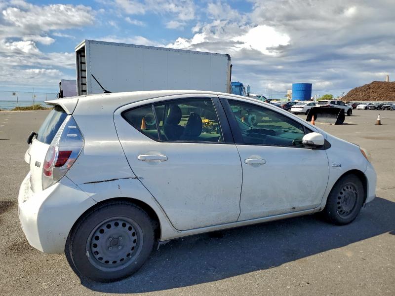 Photo 3 from auction – 2013 TOYOTA PRIUS C with VIN JTDKDTB34D1547259