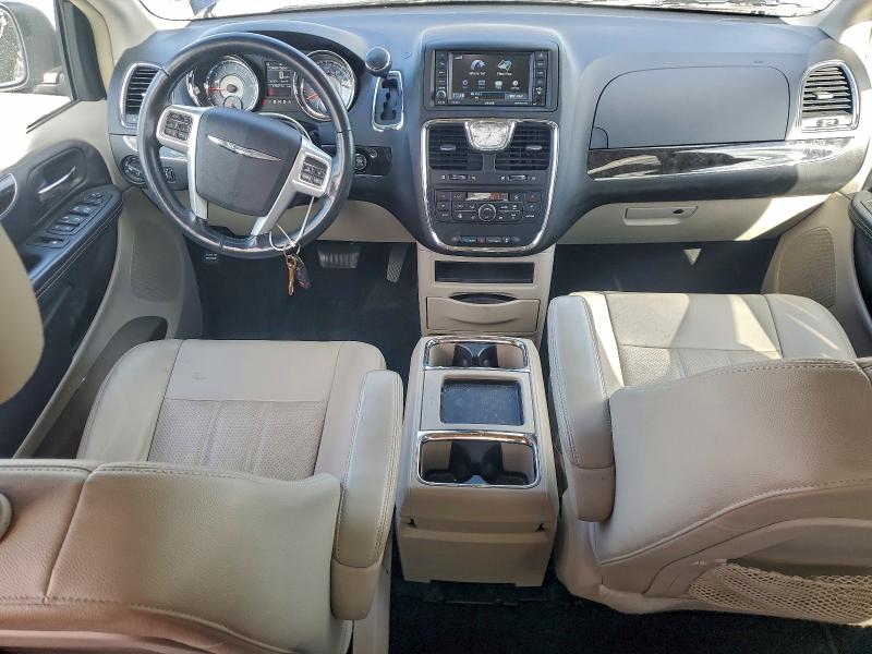 Photo 8 from auction – 2015 CHRYSLER TOWN & COU with VIN 2C4RC1CG0FR726971