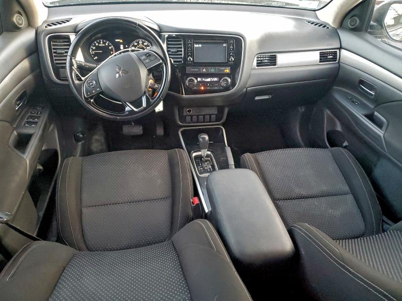 Photo 8 from auction – 2017 MITSUBISHI OUTLANDER with VIN JA4AZ2A38HZ053528