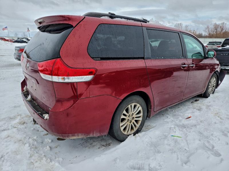 Photo 3 from auction – 2012 TOYOTA SIENNA XLE with VIN 5TDYK3DC2CS196978