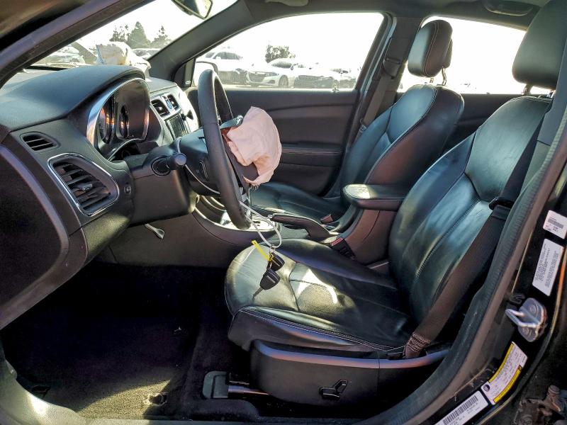 Photo 7 from auction – 2014 CHRYSLER 200 LIMITE with VIN 1C3CCBCGXEN156389