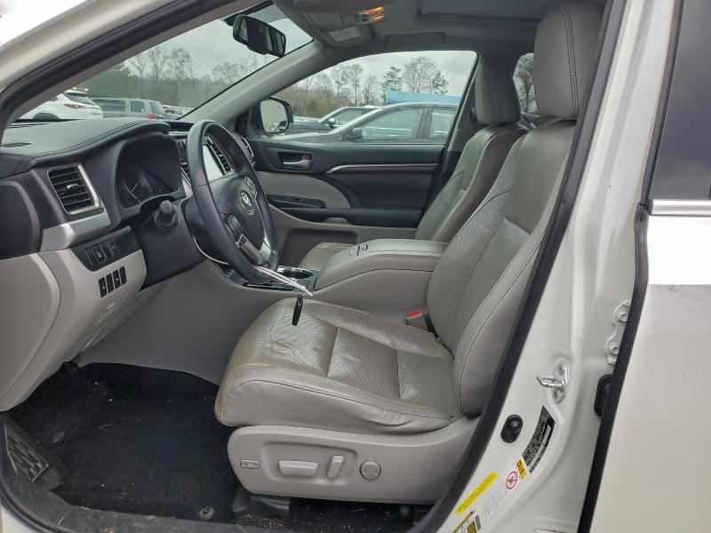 Photo 7 from auction – 2016 TOYOTA HIGHLANDER with VIN 5TDYKRFH6GS147784
