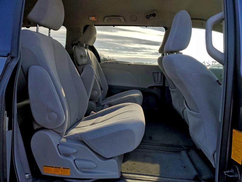 Photo 11 from auction – 2011 TOYOTA SIENNA LE with VIN 5TDKK3DC0BS033718