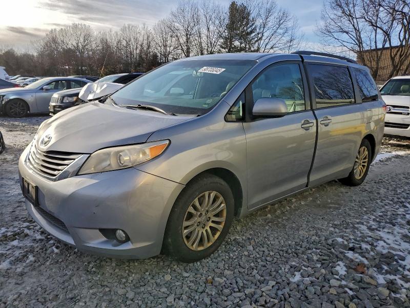 TOYOTA SIENNA XLE 2012 with VIN 5TDYK3DCXCS251516 - Photo from auction